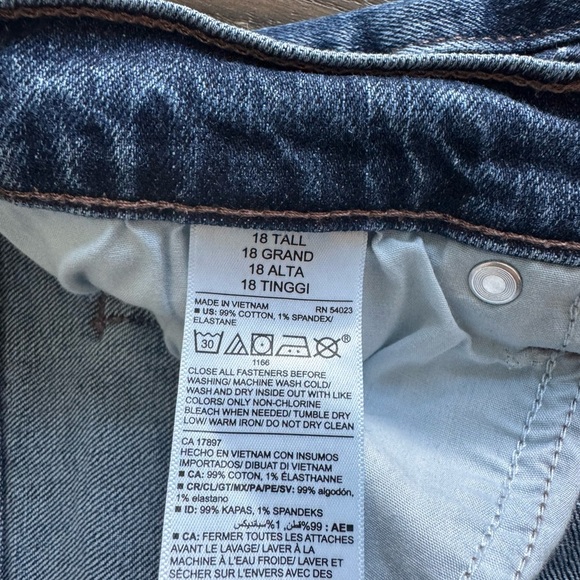 Old Navy Jeans.  Women’s size 18 Tall.  Mid rise Boyfriend jeans.  Dark wash. - Picture 5 of 9